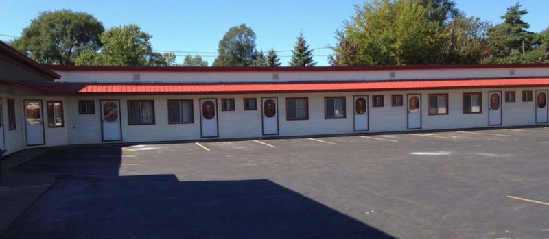 Pauls Motel of Bay City (Hammerbachers Motel) - Web Listing Photo (newer photo)